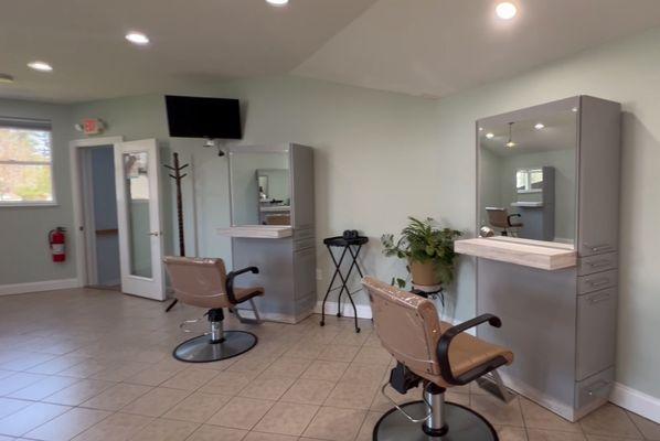 Diva Professionals is offering Booth and Suite Rental for Hair, Nails, Esthetics, Massage and More! Inquire about a rental today!