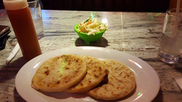 3 pupusas revueltas