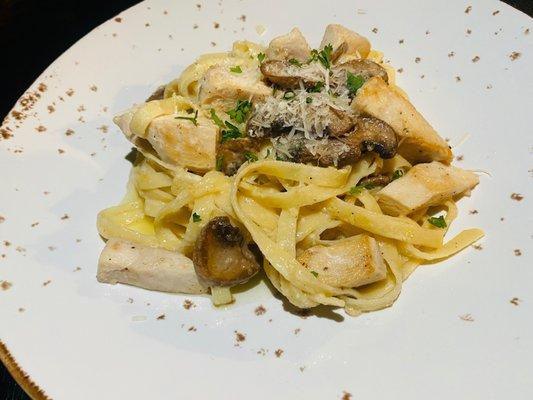 Chicken and Mushroom Fettuccine w/ homemade Creamy Garlic Parmesan Sauce