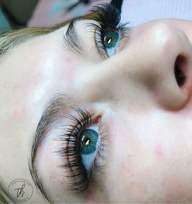 Light Hybrid Fullset Eyelash Extensions