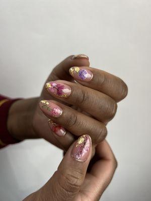 Service: Dry manicure with art