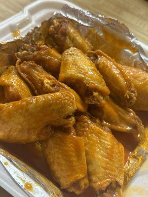 Hot, fresh jumbo wings with to die for Mild sauce. These wings are excellent and cooked to absolute perfection.