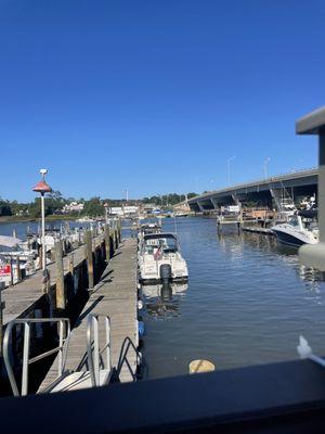 Nicke area to eat outside by the water