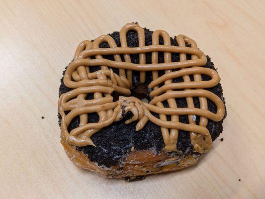 @endoedibles on Instagram 09/16/24
 
 Oreo Peanut Butter Doughnut