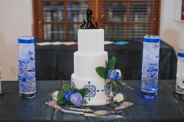 White-frosting wedding cake with blue roses.