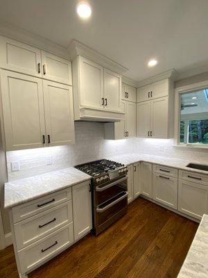 White shaker hood