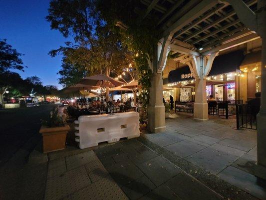 Evening scene at Roppongi with plenty of outdoor dining spaces.