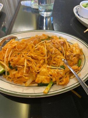 Chicken Pad Thai- flavor is good. Has tofu as well as chicken.