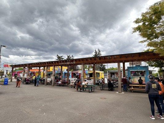 About 8 food carts outside