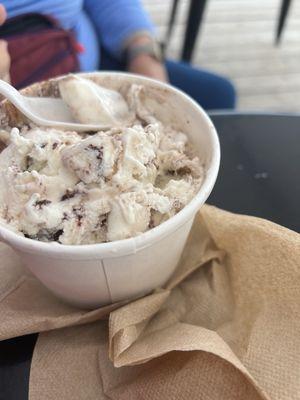 Small moose tracks serving in a cup