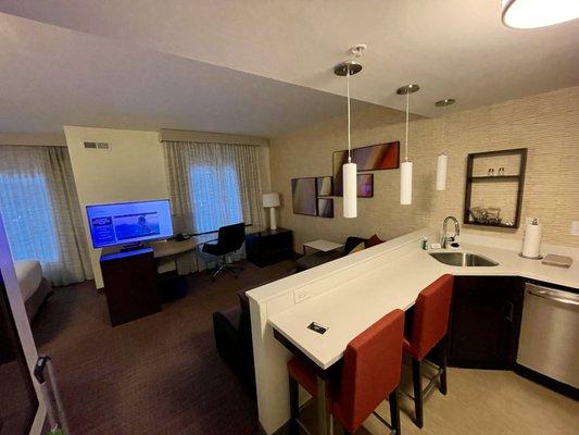 King Suite (kitchenette)