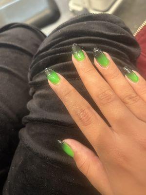 The nail technician was able to do a very cool ombré / fade of green and black! So awesome, feeling good with these nails!