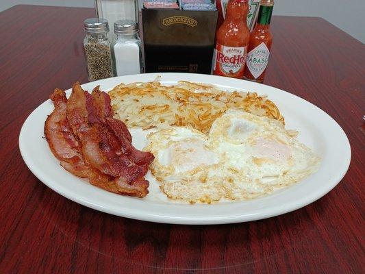 Eggs, bacon and hashbrowns