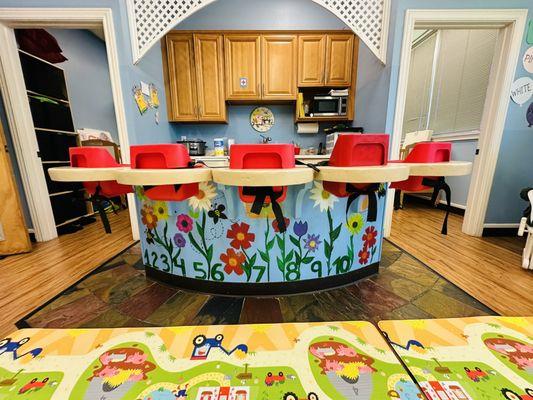 Infants (6 months to 1 year) eating and socializing area