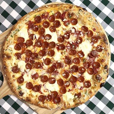 Rotating Pizza Lab: "Super 'Roni"
 
 Red sauce base with aged mozz, pepperoni, red onion, whipped lemon ricotta, & Asiago on garlic-Parmesan