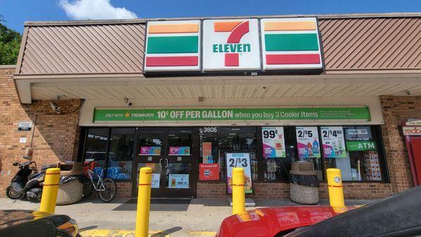 Front of 7-Eleven