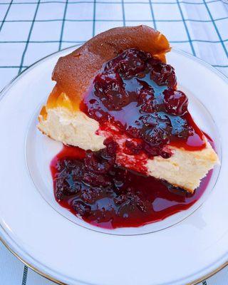 Basque cheesecake with blueberries