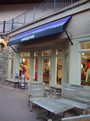 Patagonia AVON storefront and entrance.  March 20th 2015 visit