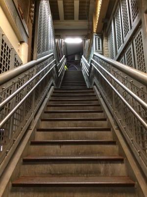 Stairs leading to Loop side of platform.