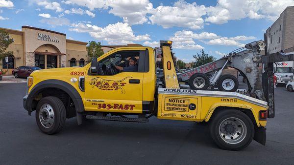 Fast Towing truck blocking traffic in the parking lot of Flamingo Pointe Plaza.