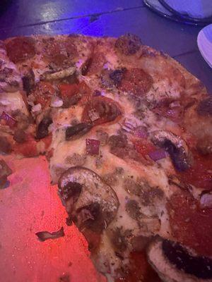 Leander Beer market pizza with pepperoni, mushrooms, roasted red peppers and sausage so good