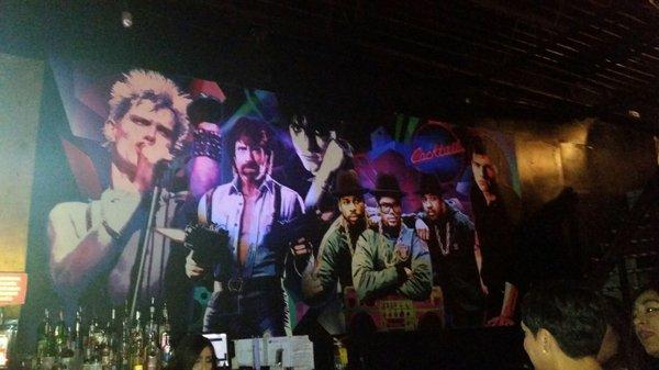 Large impact murals provide the 80's atmosphere without lots of clutter.