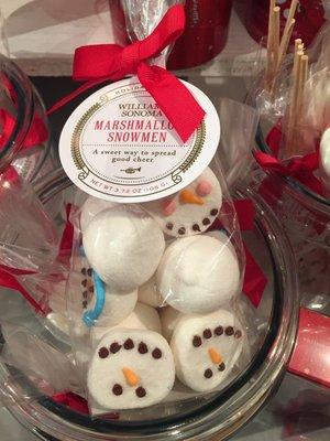 These marshmallow snowmen are so cute!!!