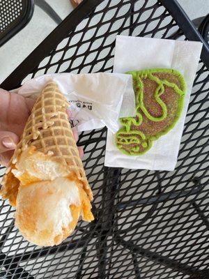 Ice cream and cookie