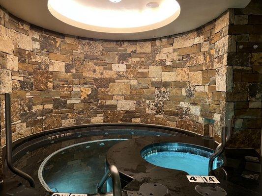 Jacuzzi and Pool! (August, 2022 visits)