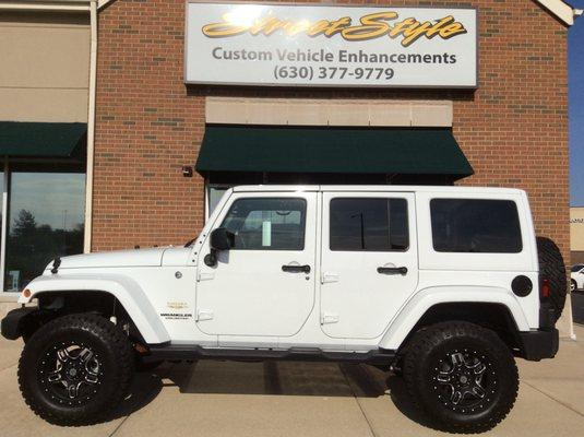 STREETSTYLE  upgraded Wrangler with a suspension lift and new wheels.