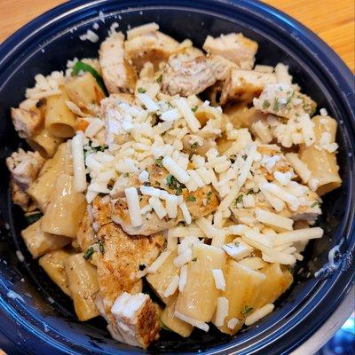 Cauliflower Rigatoni in Garlic Cream Sauce