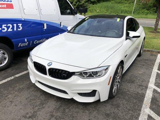 BMW M4 windshield replacement