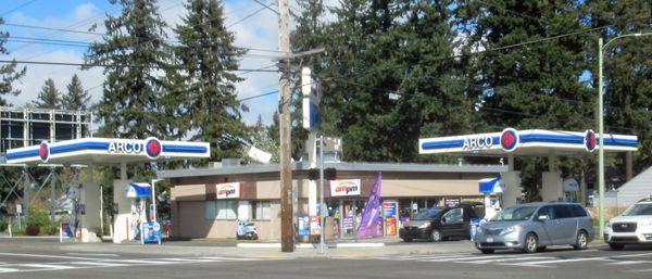 Arco at NE 102nd Ave and NE Halsey St & NE Weidler St