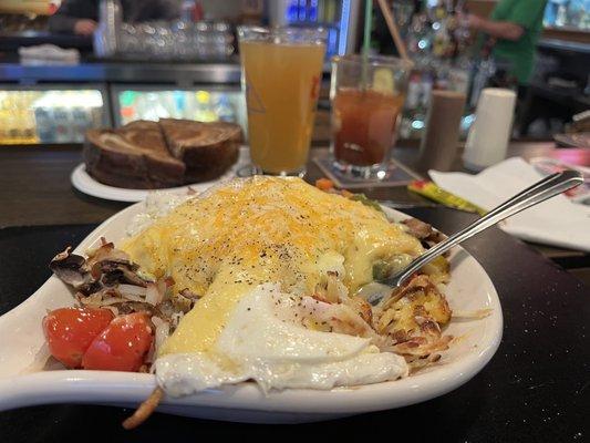 Veggie skillet with drinks in background.