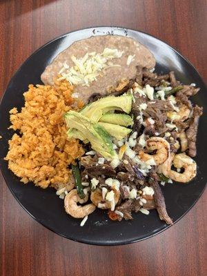 Fajitas de res con camarón