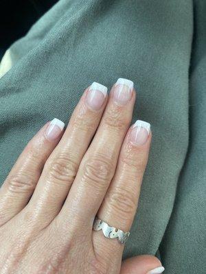 Dip French manicure