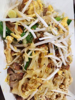 Beef pad thai