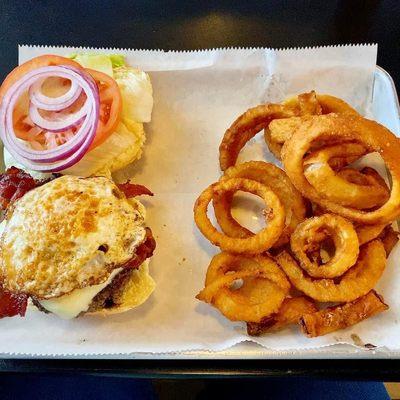 Bacon cheeseburger with egg