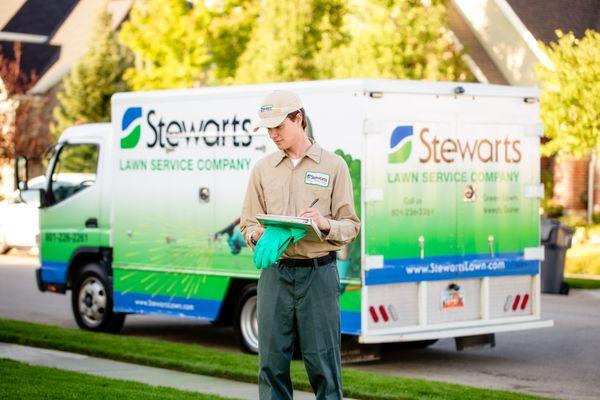 Our flowerbed service consists of six treatments in which we get rid of existing weeds and prevent weed growth in flowerbeds.