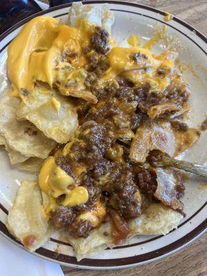 Nachos with chili and cheese