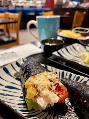 Spicy tuna crunch hand roll