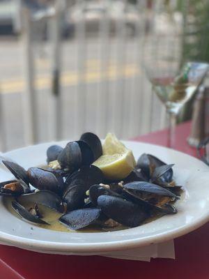 Steamed PEI Mussels w/ Cheddar & Bleu