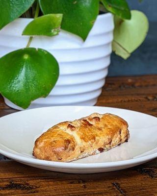 Bacon, gruyere & caramelized onion scone