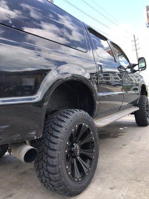 6 inch lift on ford excursion on 22 inch help wheels with 37x13.50r20