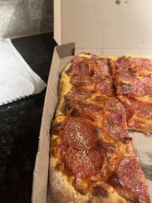 Peppersoni pizza