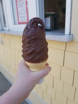 Cheesecake soft serve with chocolate dip