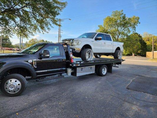 Walk Moon Towing & Roadside