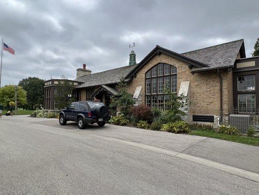 Antler's clubhouse restaurant bar with pro shop.