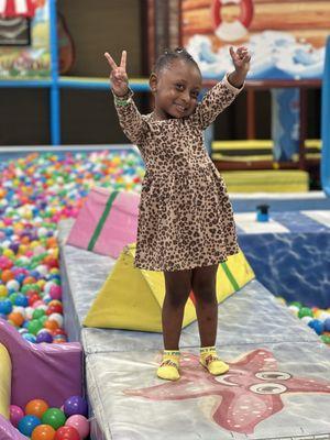 Toddler ball pit