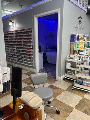 Brow / lash salon